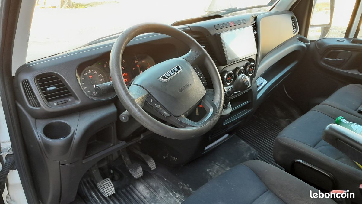 Fourgon IVECO (image 3)