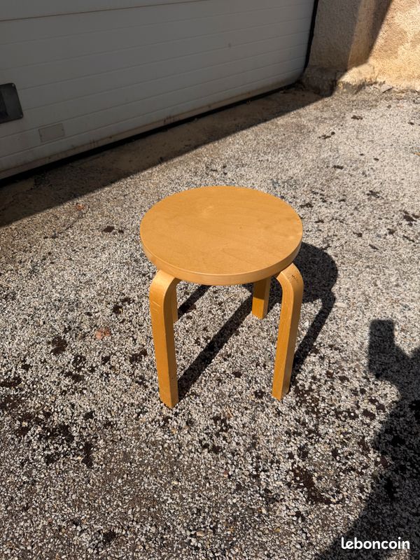 Lot de 7 tabourets en bois