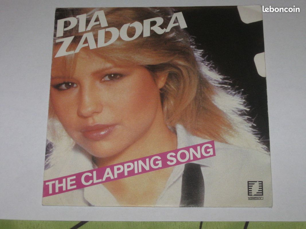 Pia Zadora – The Clapping Song / How'd You Get Me This Way 45 Tours (image 1)