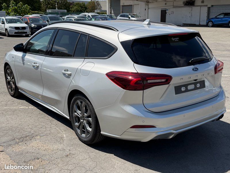 Ford focus ST LINE hybride 2025 endommagé CARTE GRISE OK ✅ (image 4)