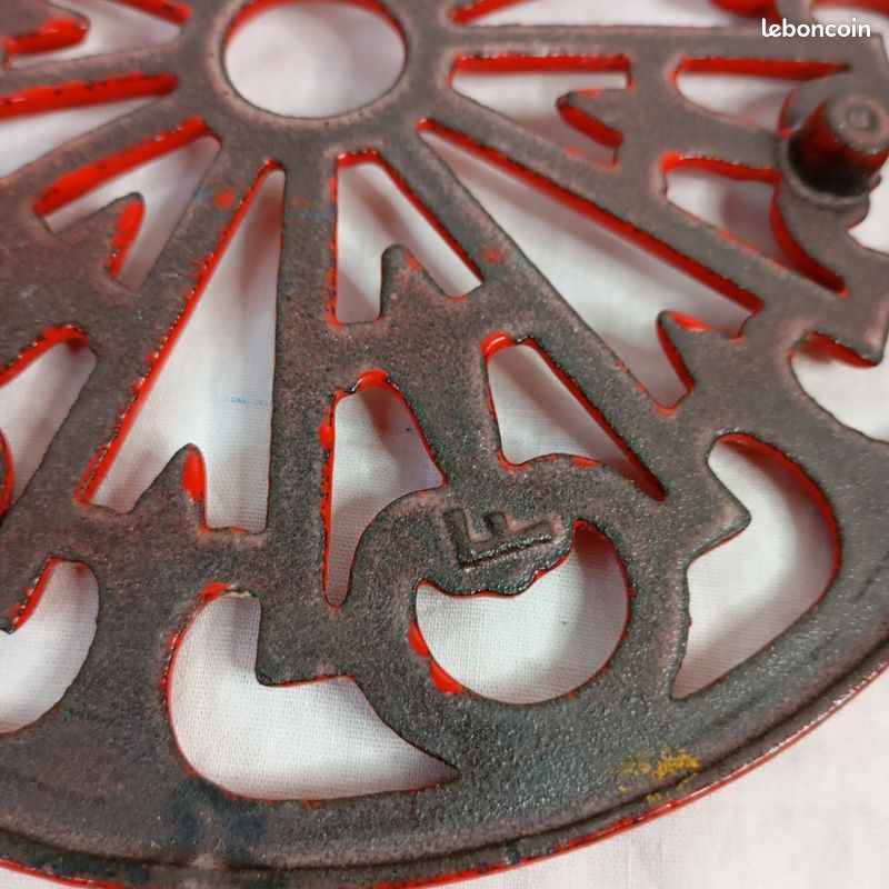 Sumnacon Dessous de plat rond en fonte avec motif vintage