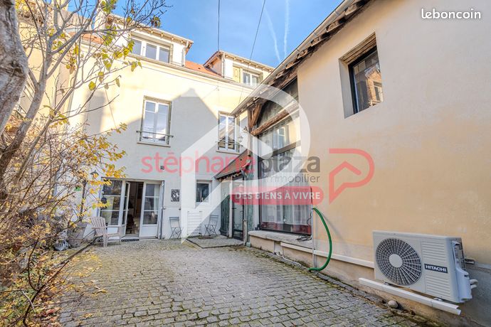 Maison 8 pièces 262 m²