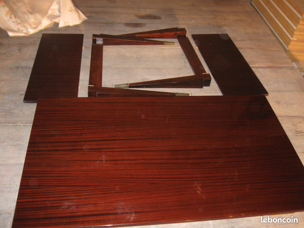 Table de séjour vitrifiée (image 1)