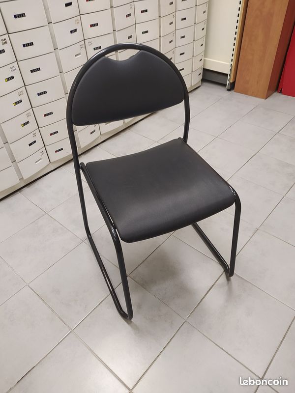 Chaise noire (image 1)