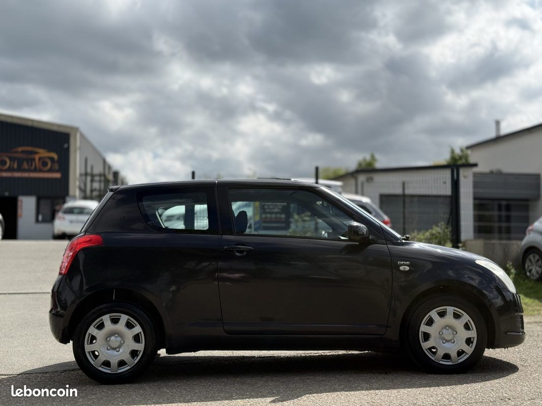 Suzuki Swift 1.3 DDiS 75 GL - Clim - 1ère main - Révisée & Garantie 6 mois (image 4)