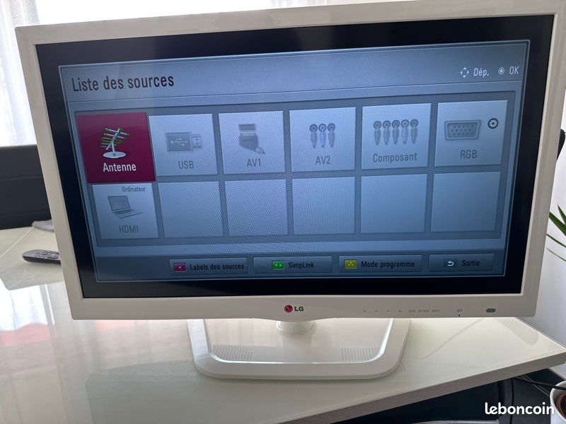 TV LED/LCD LG 26" - rétro-éclairée par LED - 720p (1366 x 760) (image 1)