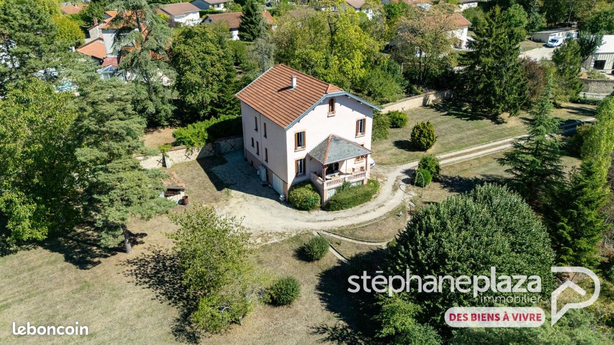 Maison 8 pièces 210 m² · à Ceyzériat · 210 m² · 499 000 €