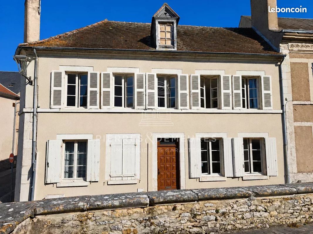 Maison 6 pièces 100 m² · à Mehun-sur-Yèvre · 100 m² · 102 600 €