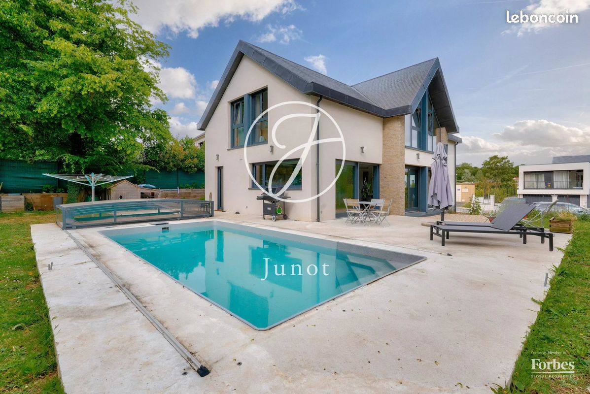 Maison 7 pièces 240 m² · à Crespières · 240 m² · 1 120 000 €