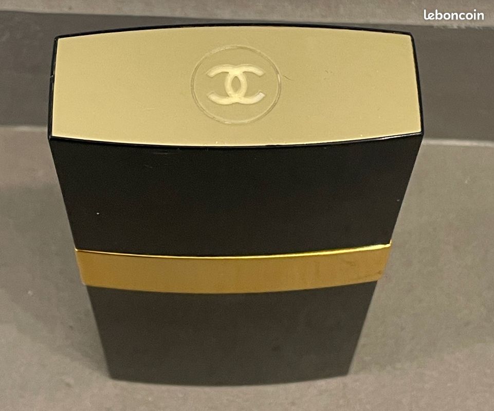 Vaporisateur rechargeable en plastique vide - parfum femme no. 5 de Chanel (image 2)
