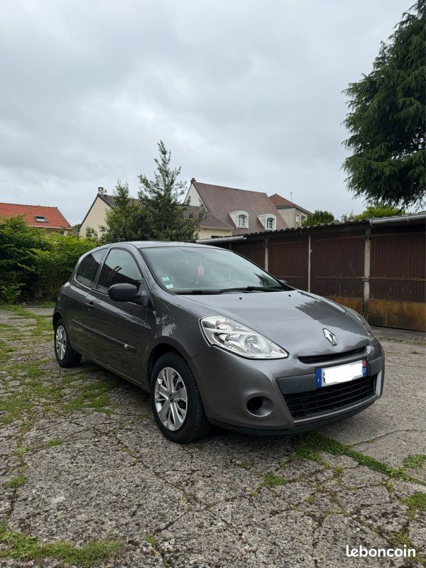 Clio III Collection 1.2 75cv Essence 3p (image 1)