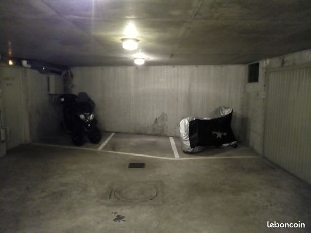 Parking moto sécurisé à louer 220 Bd de la République Saint Cloud