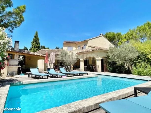 Villa 9 pièces 314 m²