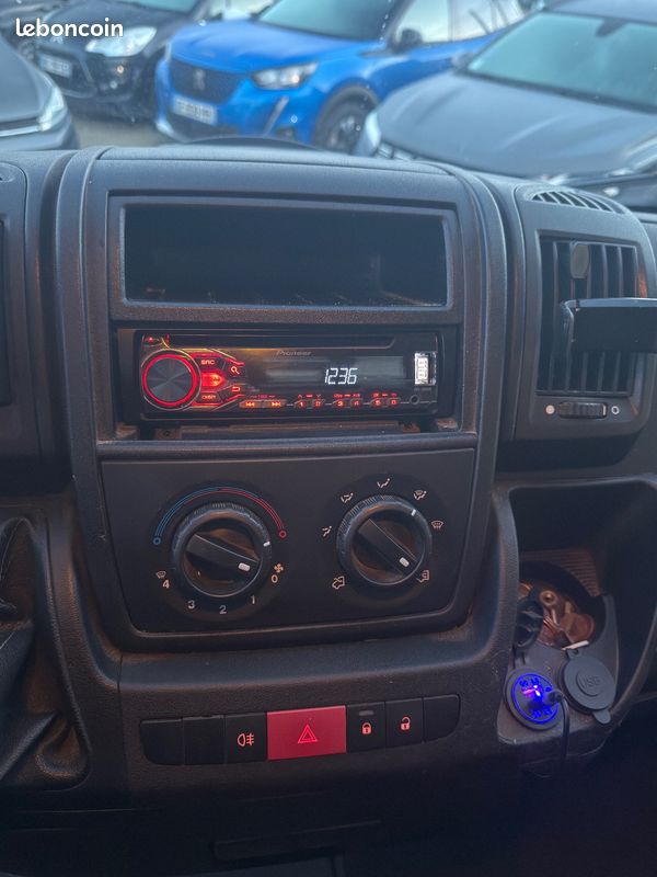 Fiat ducato vu 2.3 mjt - 130ch - caméra de recul - benne articulee - faible kilometrage - attelage (image 28)
