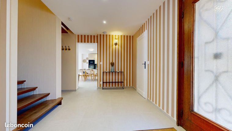 Maison 7 pièces 275 m² — 8