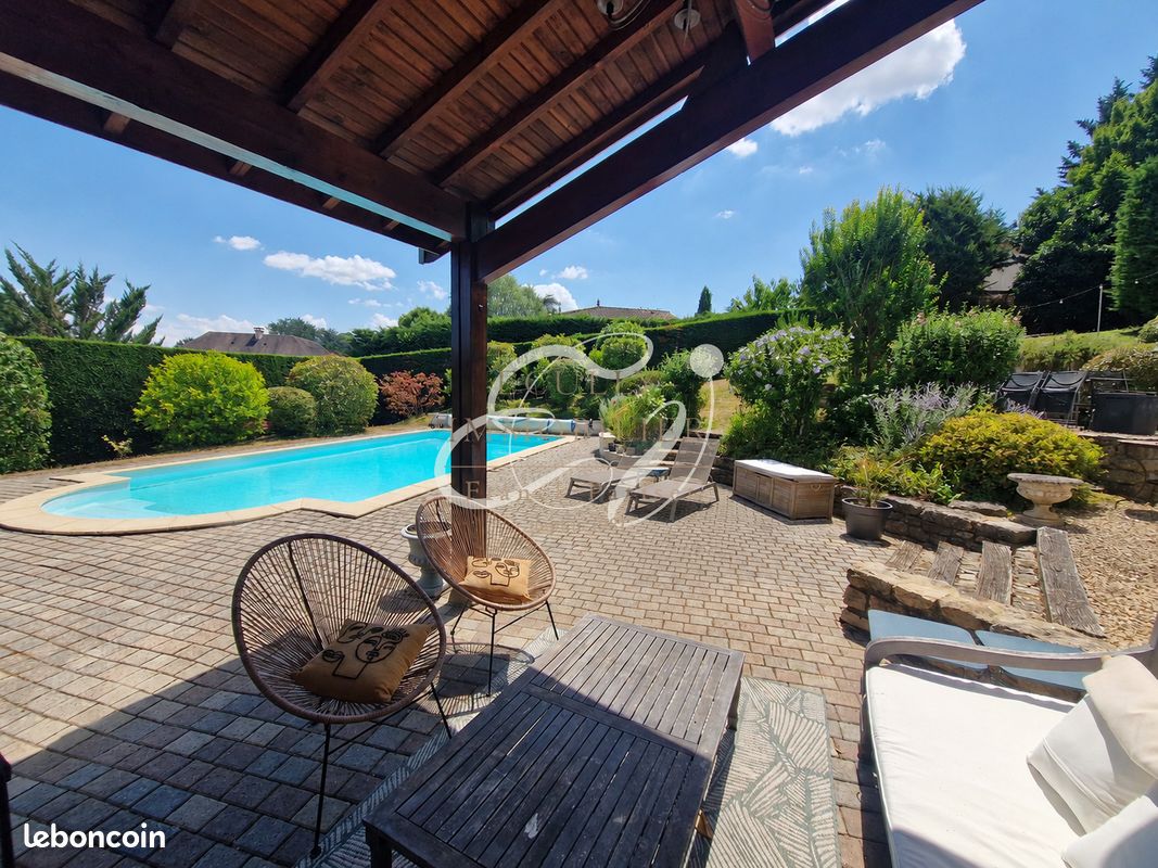 Maison 6 pièces 184 m² · à Saint-Didier-au-Mont-d'Or · 184 m² · 3 150 €
