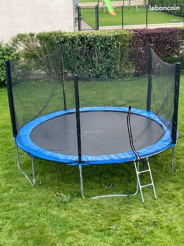 Trampoline (image 1)