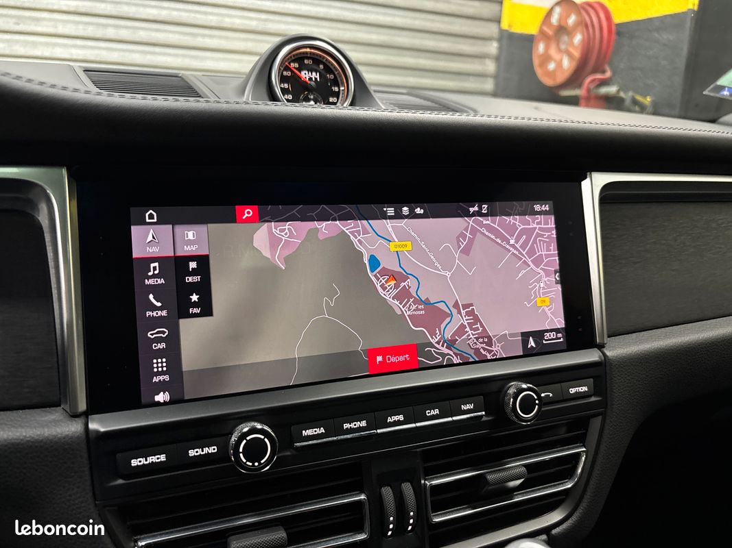 Porsche Macan GTS 380 cv PDK toit ouvrant jantes 21 pack sport chrono bose CarPlay attelage (image 8)