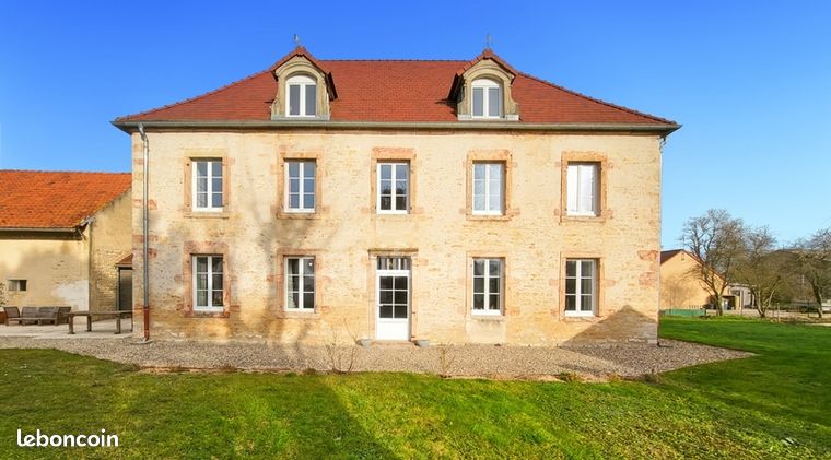 Maison 7 pièces 227 m²