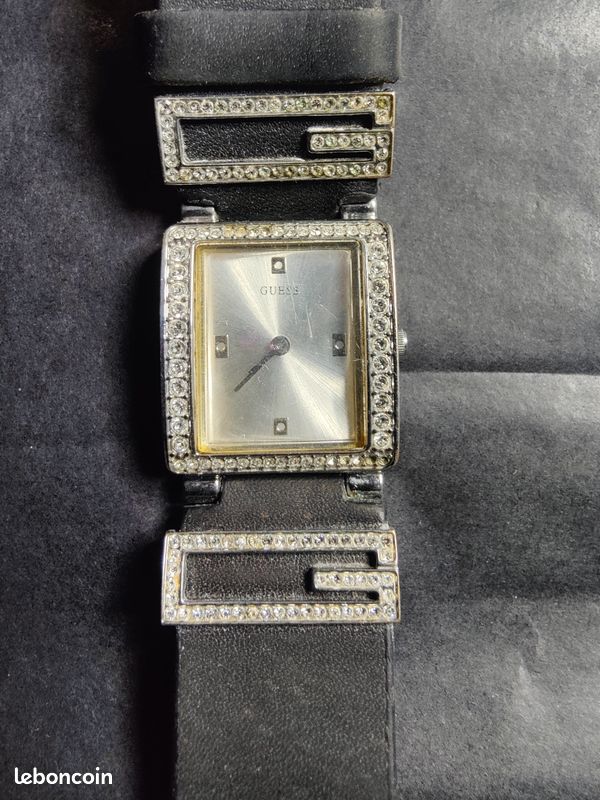 Montre femme GUESS bracelet cuir et brillants (image 1)