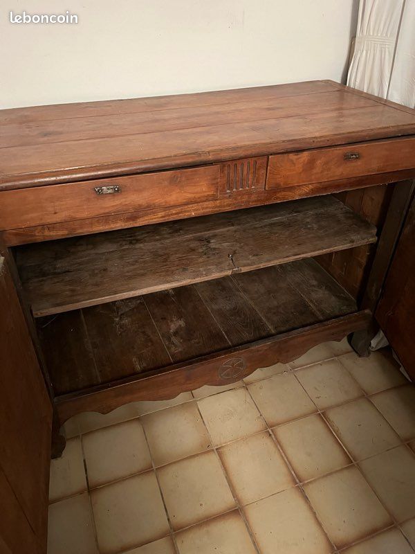 Beau buffet régional ancien du Berry (19e siècle) en bois fruitier (image 3)