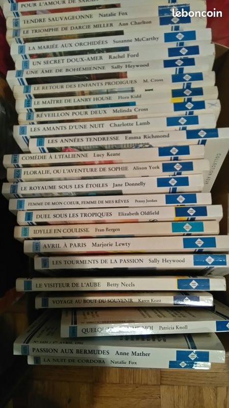 Lot anciens livres harlequin collection azur (image 1)