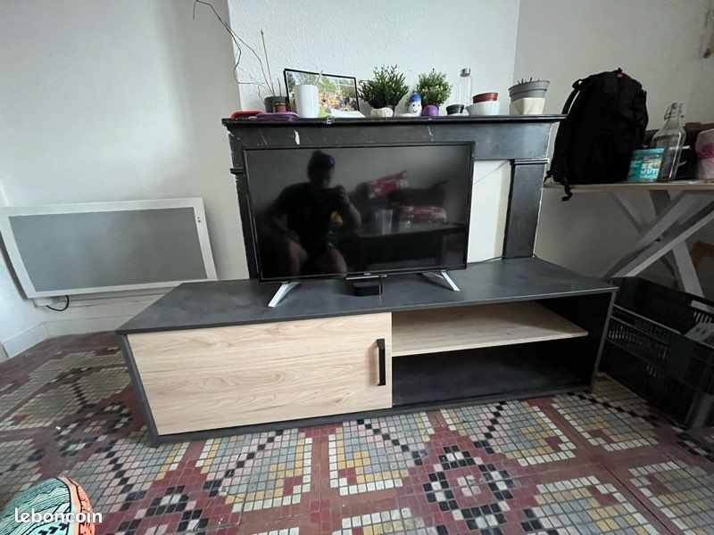 Meuble TV noir portes couleur bois (image 1)