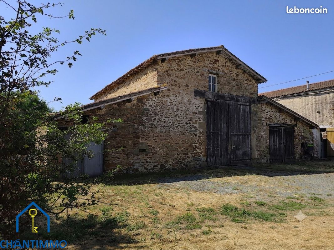 Local commercial 110 m² · à Saint-Hilaire-le-Vouhis · 110 m² · 33 000 €