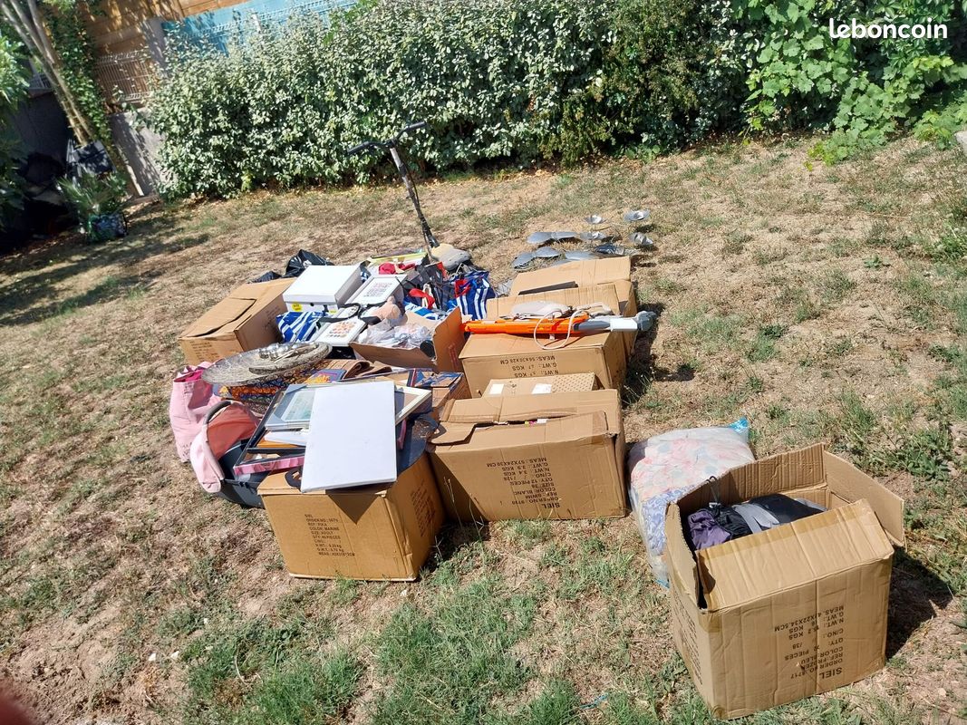 Tres gros lot pour vide grenier (image 1)