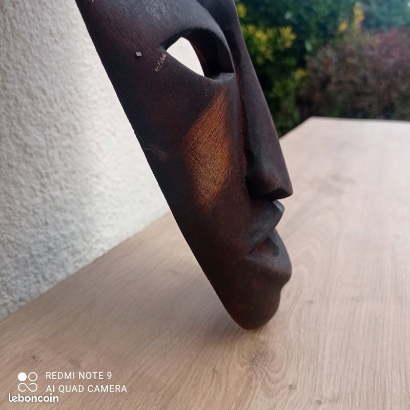 Masque africain en bois sculpté (image 4)