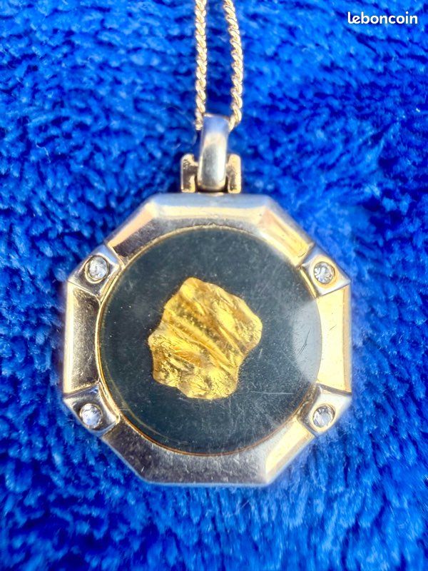 Colliers Anciens Pendentif Vintage En Métal - Ancienne Marque - Style Rétro - Occasion Bon état Broche Gucci