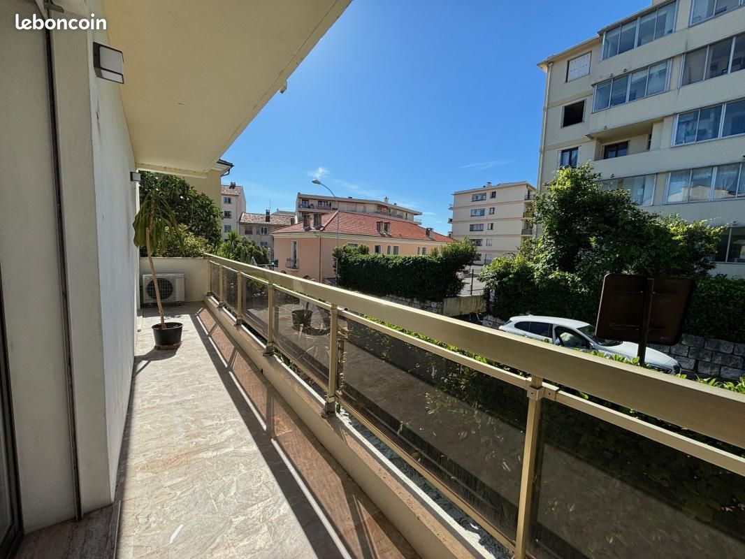 Appartement 4 pièces 95 m² · à Saint-Laurent-du-Var · 95 m² · 2 000 €/mois