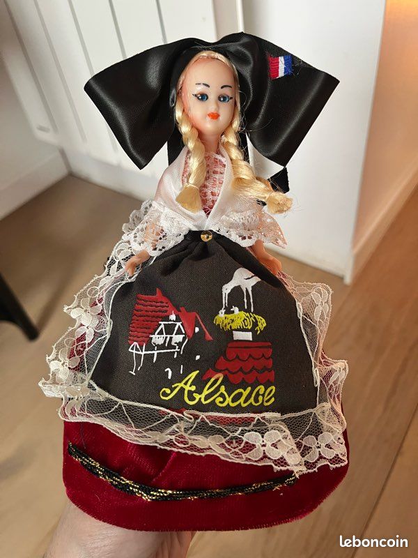 Petite poupée ancienne de collection région Alsace Collection