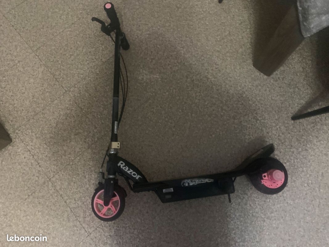 Vend trottinette électrique RAZOR (image 1)