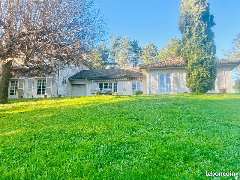 Maison 8 pièces 205 m² · à Saint-Chamond · 205 m² · 370 000 €