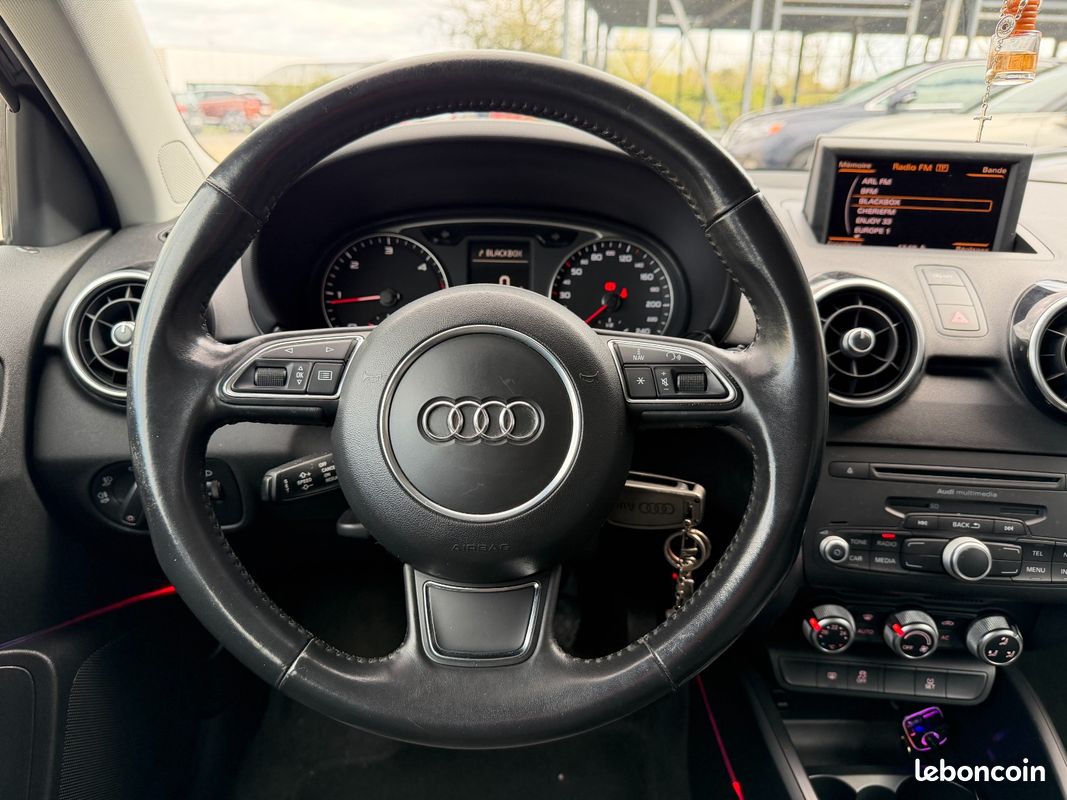 AUDI A1 SPORTBACK 1.6 TDI 105 Ambiente (image 14)