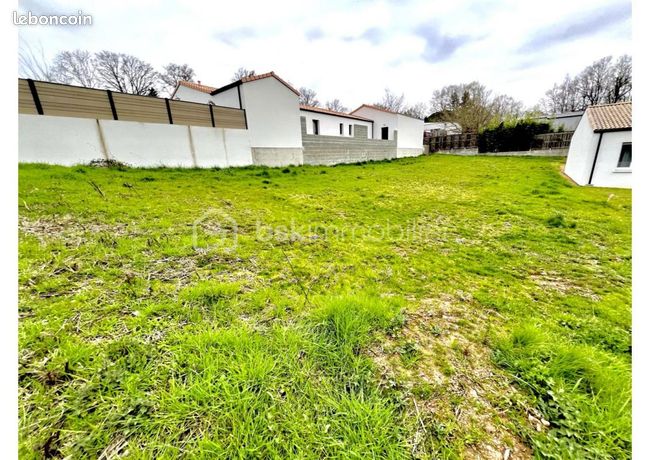 Terrain 649 m² Dompierre Sur Yon