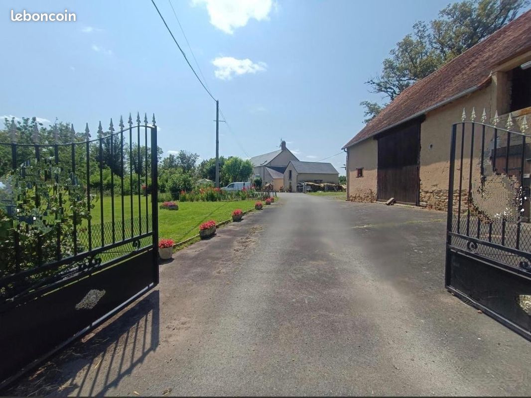 Maison 9 pièces 234 m² · à Chassignolles · 234 m² · 259 000 €