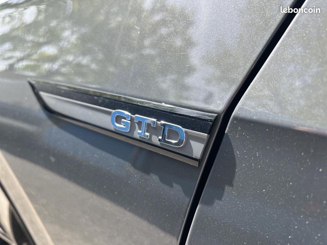 VOLKSWAGEN GOLF 2.0 TDI 200 SCR GTD DSG BVA- TOIT OUVRANT PANORAMIQUE / SUIVI 100% VW / GARANTIE 12 mois (image 22)
