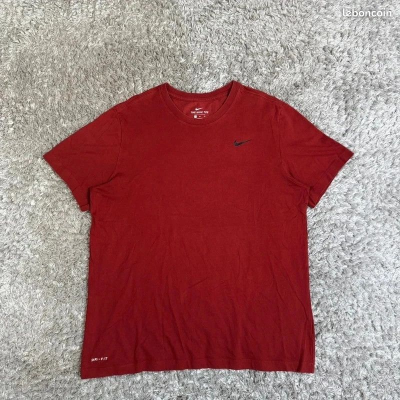 T-Shirt Nike Dri-Fit Rouge Bordeaux Swoosh Poitrine, Taille XL