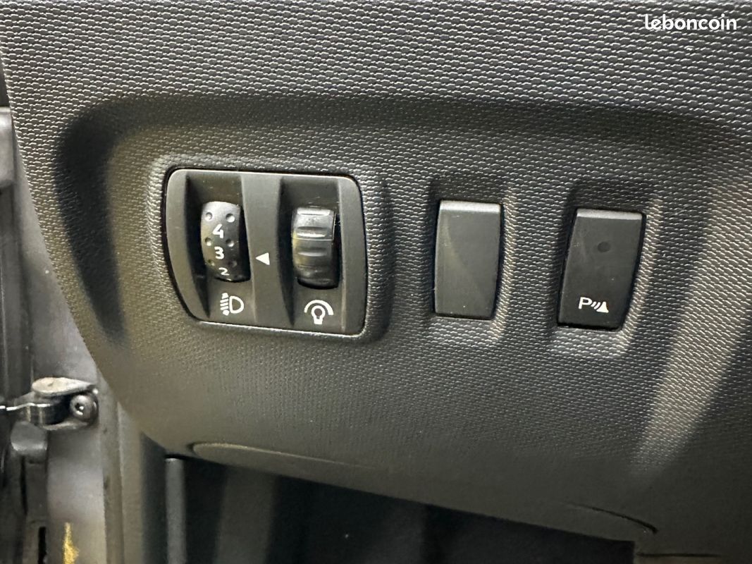 RENAULT CAPTUR TCe 120CV Intens EDC Garantie (image 13)