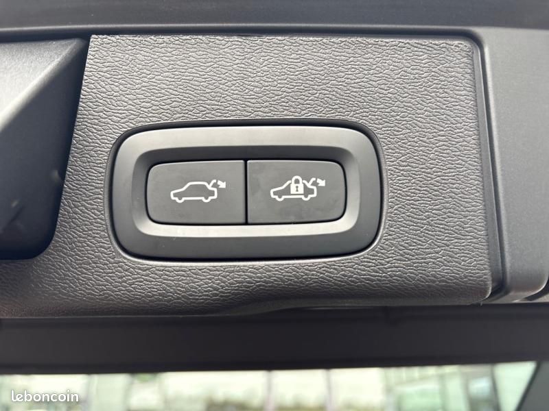 Volvo XC60 T6 Hybride Rechargeable 350ch Ultra Style Dark Geartronic 8 AWD (image 17)
