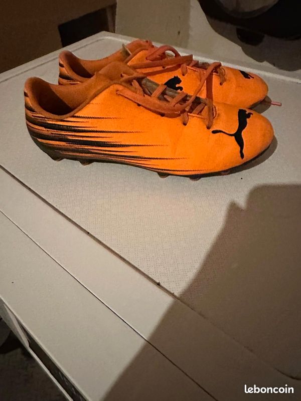 Chaussures à crampon (image 1)