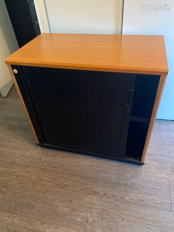 Vends lot de 2 meubles bas à rideaux (image 1)