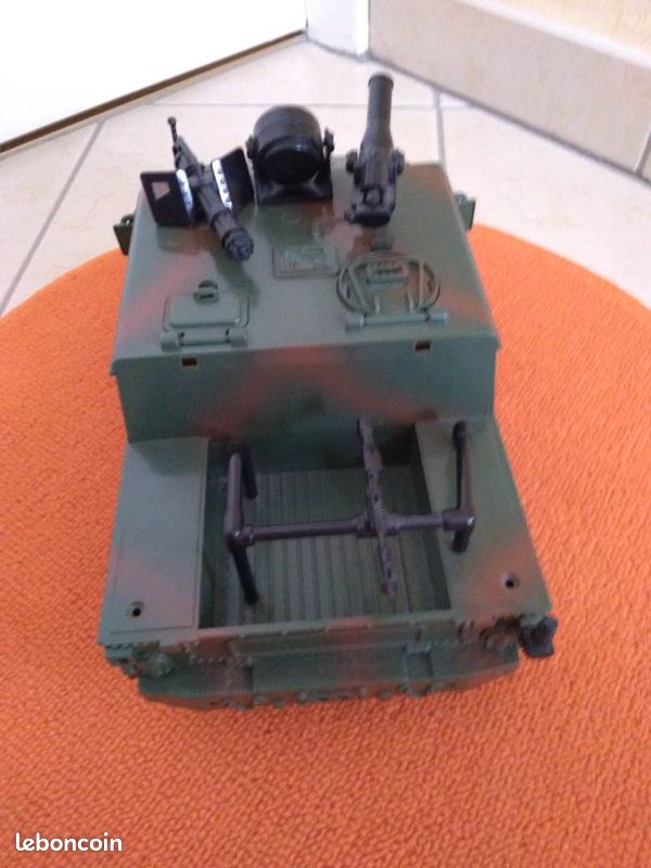 Véhicule militaire (image 3)