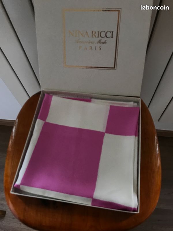 Carré Nina Ricci en soie, 78x78cm - Accessoires & Bagagerie