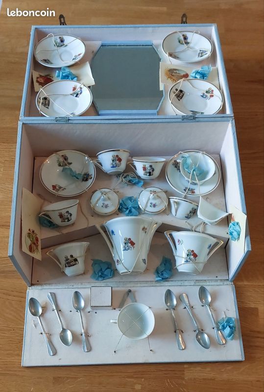 Dinette enfant: coquetier, pot à lait, gobelet en porcelaine années 50 décor naïf - Arts de la table