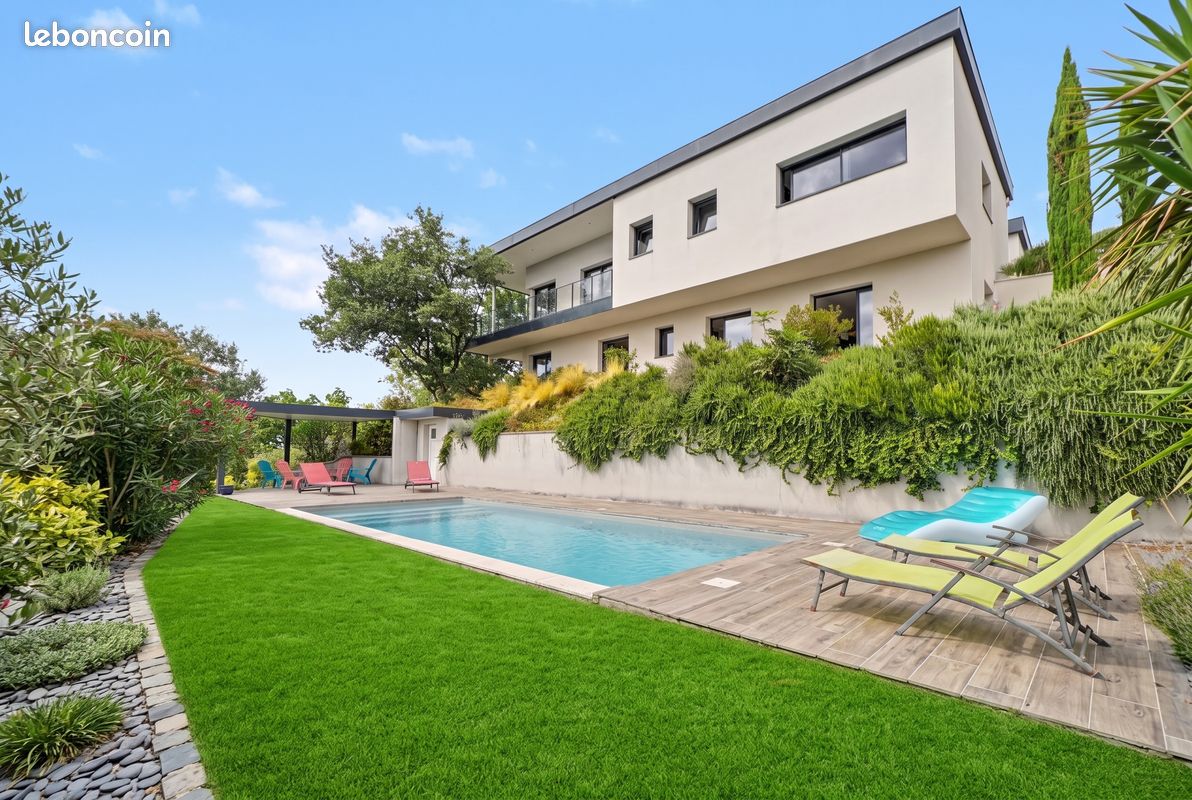 Maison 8 pièces 300 m² · à Lacroix-Falgarde · 300 m² · 1 200 000 €