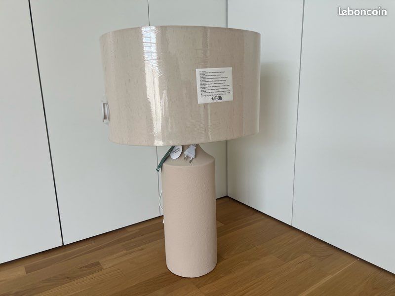 ⭐️ Sublime lampe en céramique beige haut de gamme et abat-jour en tissu crème de chez Maisons Du Monde (image 2)