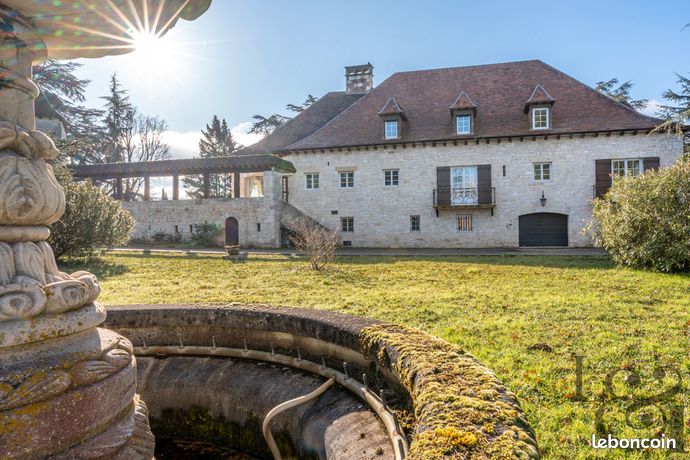 Maison 7 pièces 405 m²